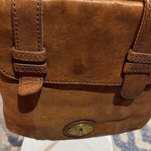 Brown Vintage Fossil front flap with zipper top.